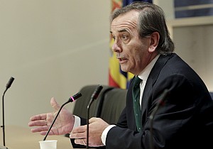 ALONSO CREE GOBIERNO MANDARÁ EL CASO SORTU AL FISCAL POR SU NULA CREDIBILIDAD Alonso, ayer, durante una rueda de prensa en el Congreso. / Sergio Barrenechea (Efe)