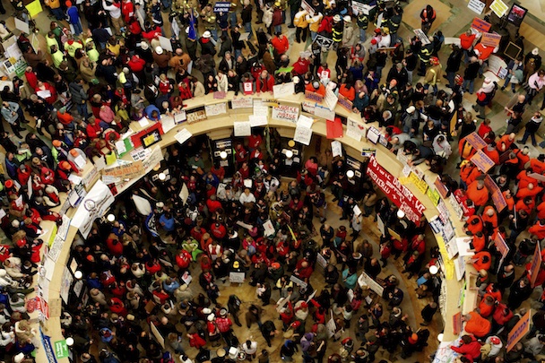 WINCONSIN DA EL PRIMER PASO PARA RECORTAR DERECHOS LABORALES EN EEUU