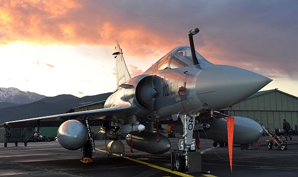 AVIONES FRANCESES REGRESAN DESPUÉS DE OPERACIÓN CONTRA LIBIA