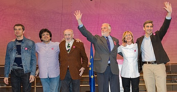 De izquierda a derecha, Toni Canto, actor, Fernando Iwasaki y Álvaro Pombo, escritores, Luis de Velasco, David Ortega, candidato a la Comunidad de Madrid, Rosa Díez, presidenta de UPYD, y David Ortega, candidato a la Alcaldía de la capital. / Fernando Cózar