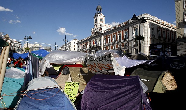 ACAMPADOS EN LA PUERTA DEL SOL