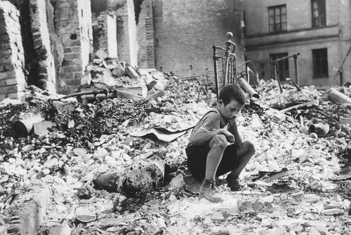 Polish_kid_in_the_ruins_of_Warsaw_September_1939