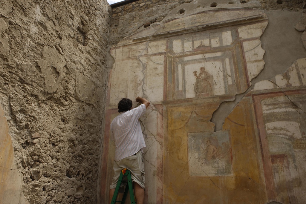 Instalación de chips para el control ambienta (Ruinas de Pompeya)