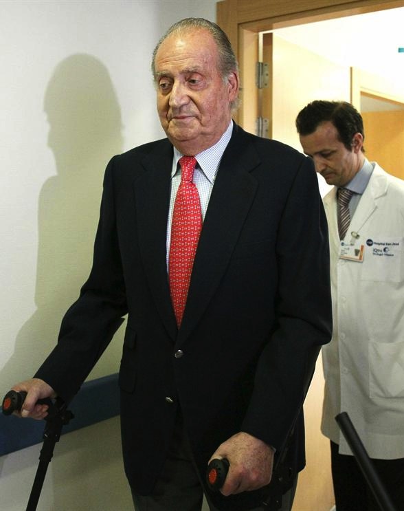 El rey abandona el hospital