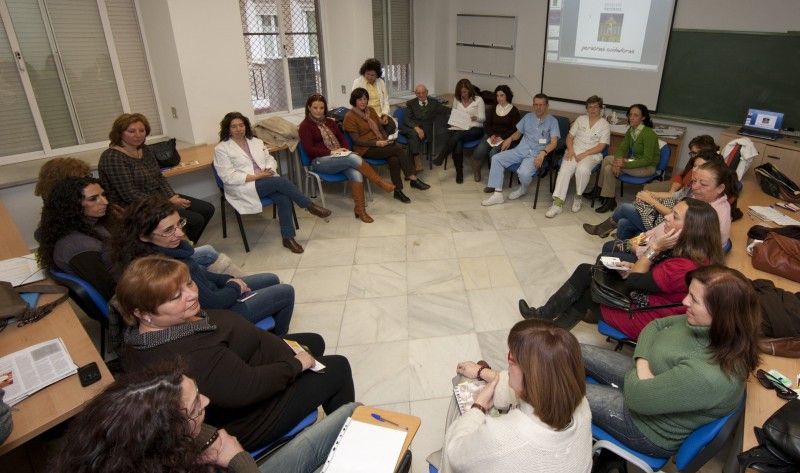 Grupo de pacientes durante uno de los Talleres de la Escuela de Pacientes. Foto HVR