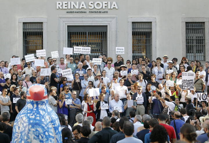 CONCENTRACIÓN DE ASOCIACIONES VINCULADAS AL MUNDO DEL ARTE PARA PROTESTAR CONTRA LA SUBIDA DEL IVA
