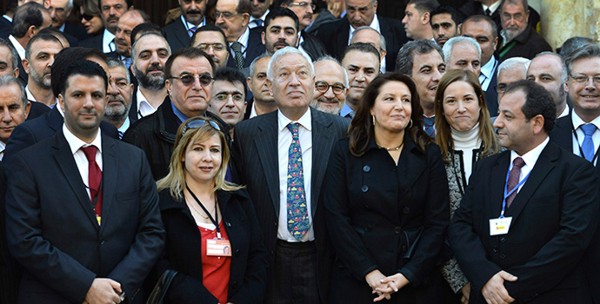 El ministro García Margallo junto a un grupo de representantes opositores sirios convocados en Córdoba. / Ministerio de Exteriores