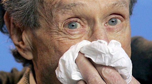 Moqueo y cuerpo destemplado, síntomas comunes de la gripe y los resfriados. / Efe