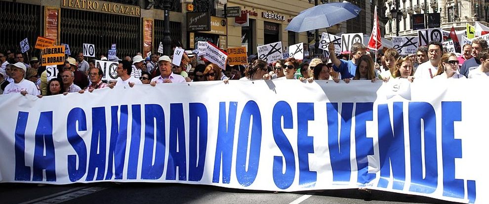 Imagen de una de las manifestaciones convocadas por la Marea Blanca en el centro de Madrid. / Efe
