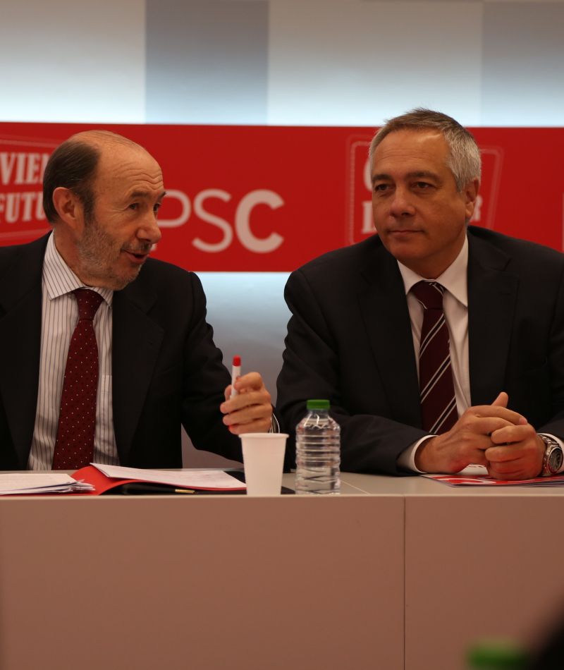 Alfredo Pérez Rubalcaba y Pere Navarro durante el último encuentro que mantuvieron en Barcelona. / socialistes.cat