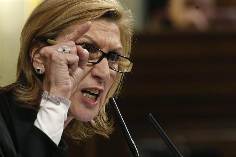 Rosa Díez, este martes, durante su intervención en el debate sobre el Estado de la Nación. / Juan Carlos Hidalgo (Efe)