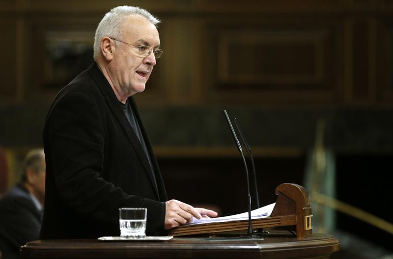 El líder de IU, Cayo Lara, durante su intervención en la sesión de la tarde del debate sobre el Estado de la Nación. / Juanjo Martín (Efe)