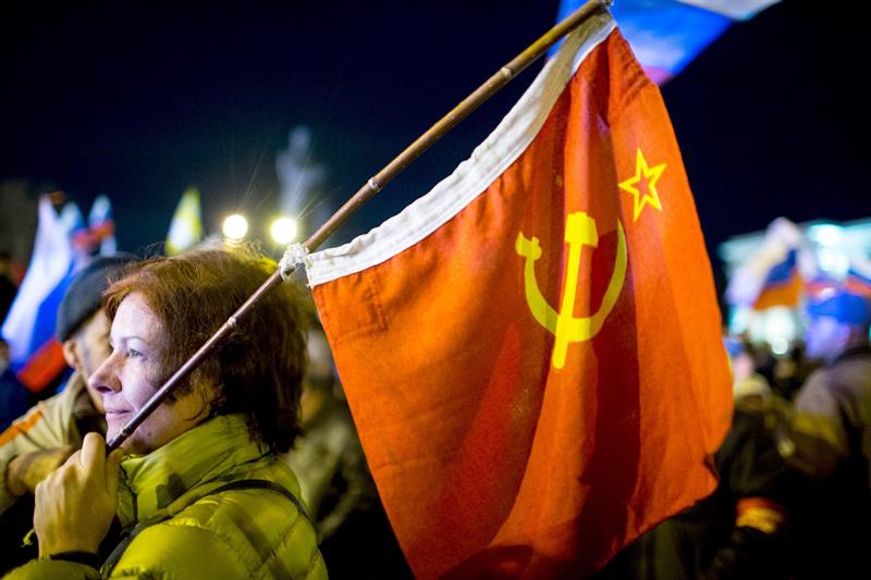 Crimea_se_despierta_rusa_banderasoviética