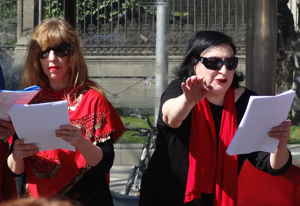 Las actrices Nathalie Seseña y Berta Ojea, durante una lectura teatral.