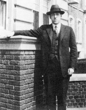 Imagen de H. P. Lovecraft tomada en Brooklyn en 1922. / Wikipedia