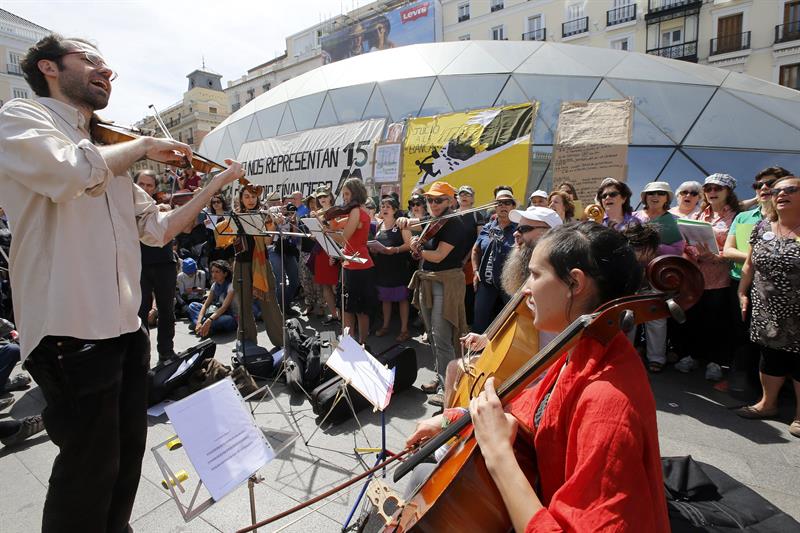 La Solfónica también ha participado esta mañana en la concentración celebrada en el corazón de Madrid. / Chema Moya (Efe)