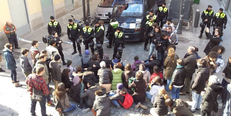 Imagen de una de las acciones contra los desahucios convocadas por Asamblea de Vivienda Centro Madrid el pasado 30 de enero. / Facebook de ViviendaCentro