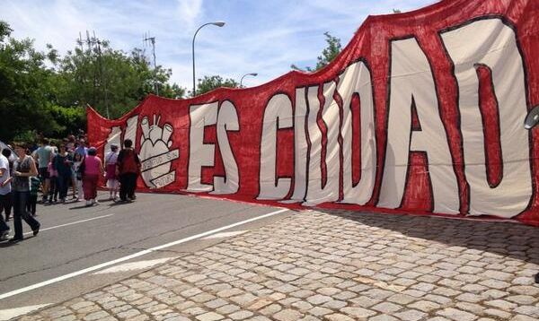Imagen de la concentración convocada por Juventud SIN Futuro en el marco de la campaña 'Madrid no es ciudad para jóvenes". / Twitter de juventudSINfuturo