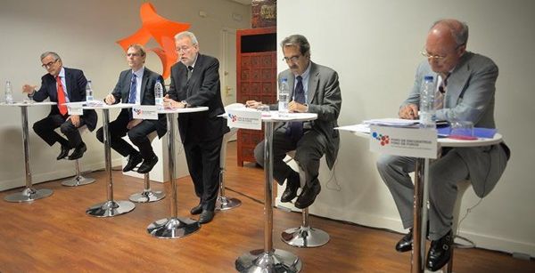 De dcha. a izq., Feito, Ontiveros, el moderador Joan Tapia, Amat y Puig durante el debate de Madrid. / Foro de Foros
