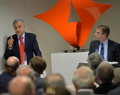 Puig -izquierda- y Amat, en otro momento del debate. / Foro de Foros
