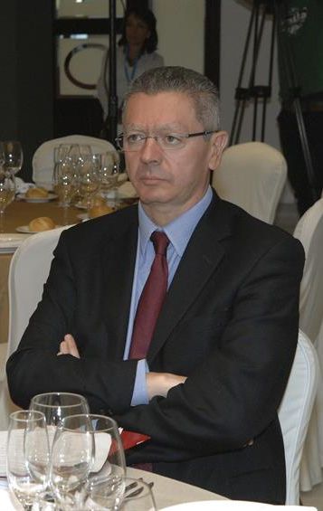 El ministro de Justicia, Alberto Ruiz-Gallardón, durante un acto celebrado el pasado lunes en Melilla. / Laureano Valladolid (Efe)