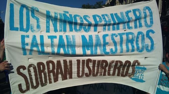 Imagen de una de las pancartas de la manifestación de niños, padres y profesores que se celebró en Madrid el pasado 28 de abril. / A. Moreno