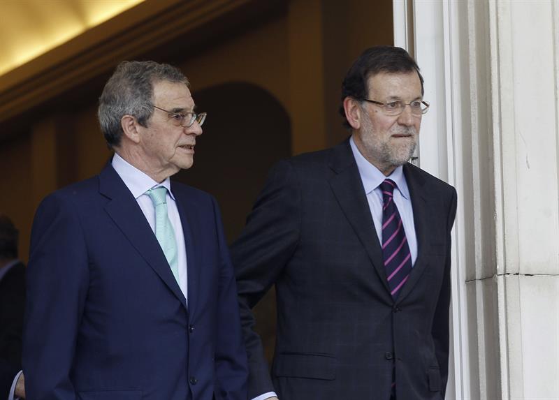 Mariano Rajoy junto al presidente de Telefónica, César Alierta. / Kiko Huesca (Efe)