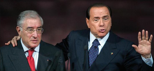 Silvio Berlusconi avalando a su colega y amigo Marcello Dell'Utri, al que la justicia ha metido en prisión esta semana. /Captura de vídeo de Rai due