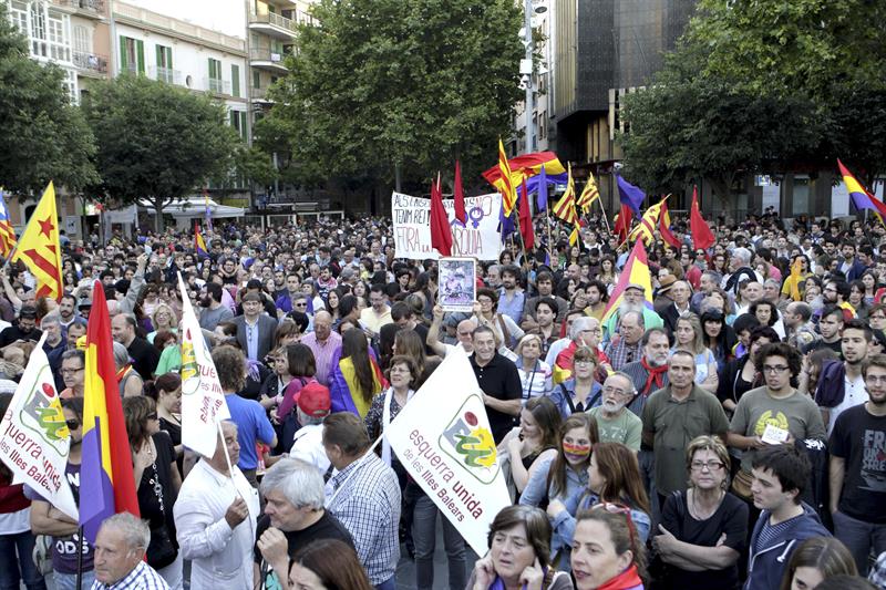 Imagen de la manifestación solicitando la convocatoria de un referéndum sobre monarquía o república celebrada en Palma de Mallorca. / Montserrat T. Díez (Efe)