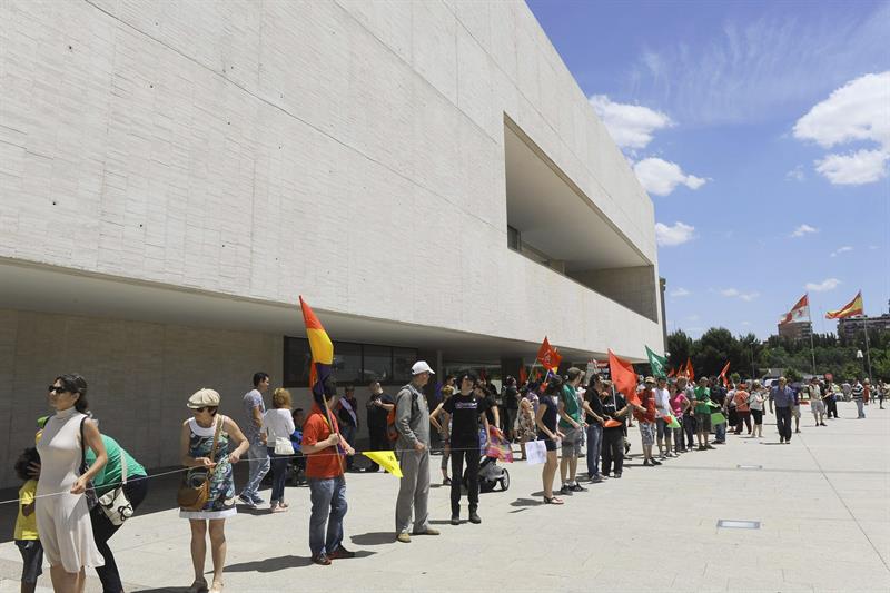 rodea_parlamento_Valladolid