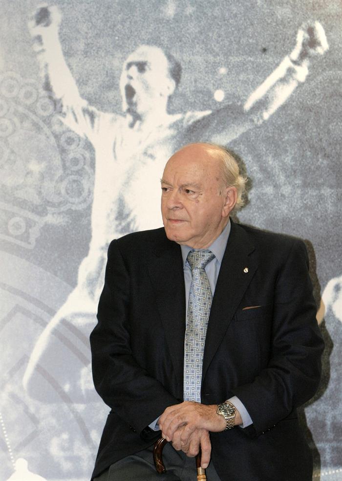 Fotografía de archivo tomada el 22 de febrero de 2008 del presidente de honor del Real Madrid, Alfredo di Stéfano. / JuanJo Martín (Efe)