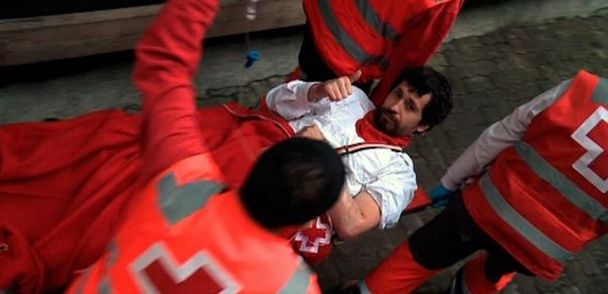 El escritor norteamiericano Bill Hillman, el pasado miércoles, tras resultar herido en el encierro del pasado miércoles en Pamplona. / Efe