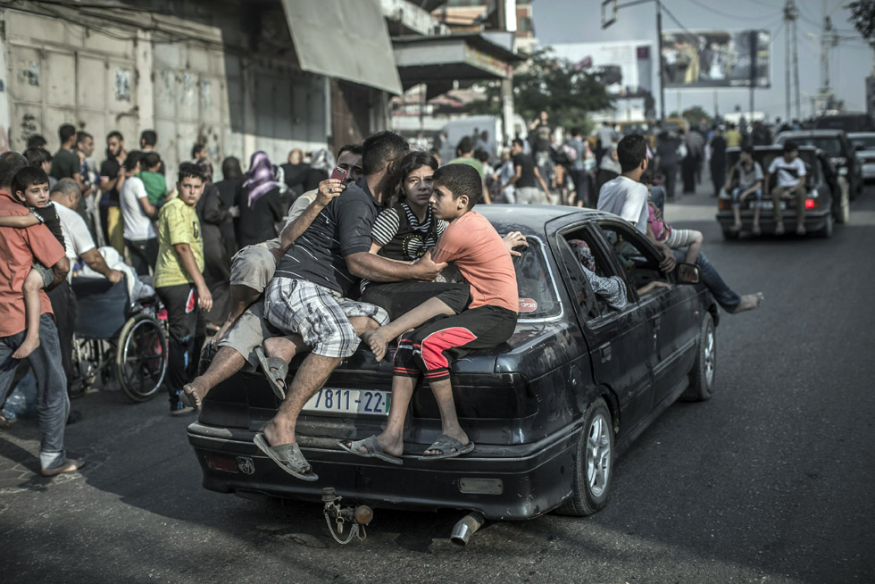 Huida_palestinos_barrio_shujaiya