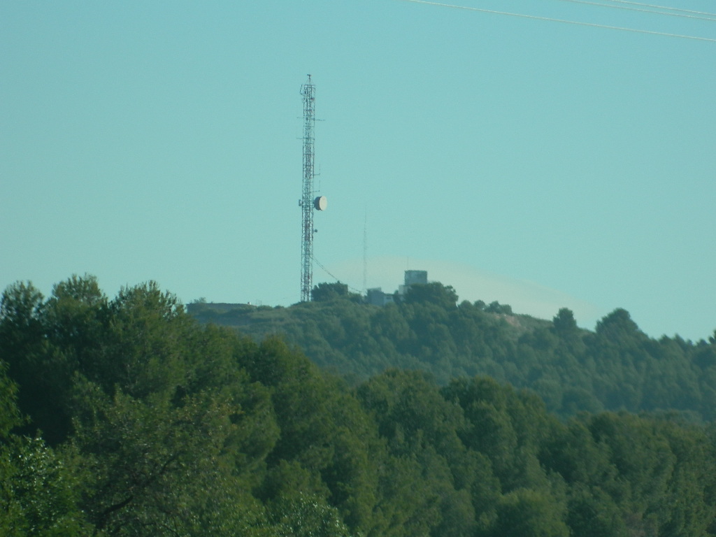 Imagen panorámica del Monte de La Marañosa, con una antena de comunicaciones, al fondo. / L. D.