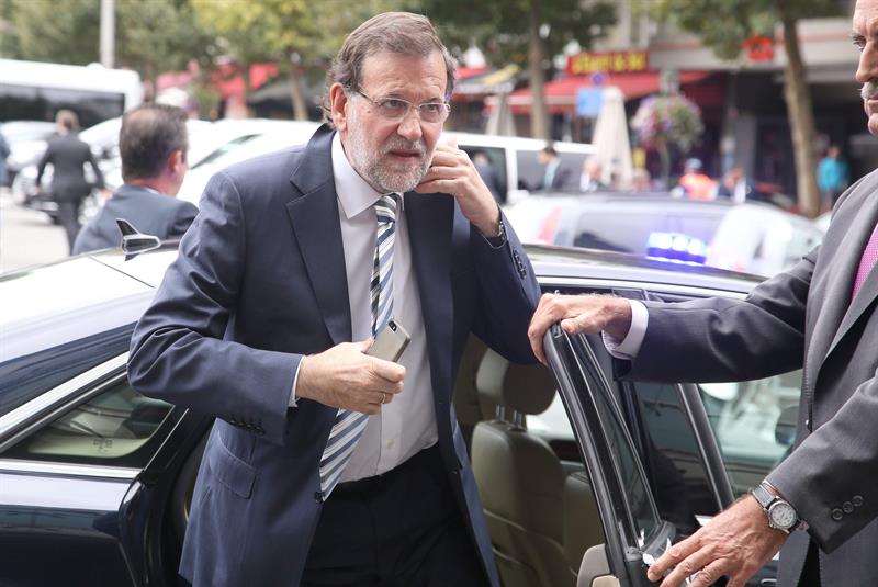 El presidente del Gobierno, Mariano Rajoy, a su llegada, ayer, a la cumbre europea celebrada en Bruselas. / Julien Warnand (Efe)