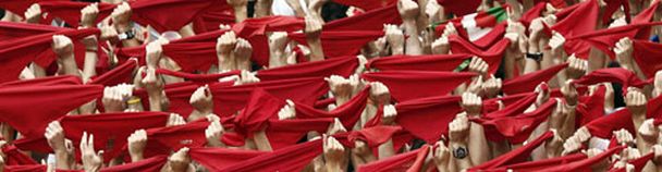 Imagen del chupinazo de los sanfermines en la Plaza del Ayuntamiento de Pamplona. / Efe