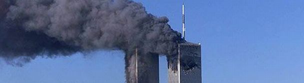 Imagen de las torres gemelas tras el atentado terrorista, el 11S de..... en Nueva York. / Efe