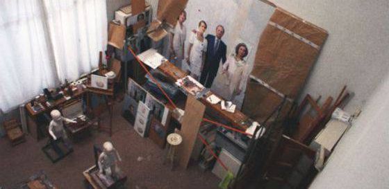 Imagen del retrato de La Familia Real en el que Antonio López lleva trabajando varios años. / Efe