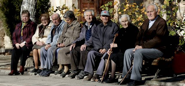 El envejecimiento de la población española ha vuelto a ser materia de debate en el Congreso. / Efe
