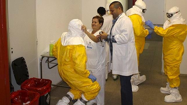Trajes_ébola_hospital