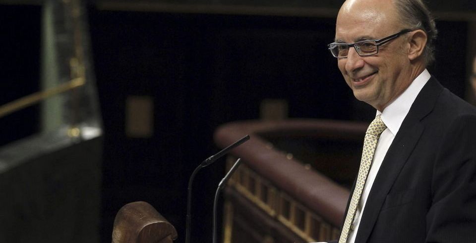 El ministro de Hacienda, Cristóbal Montoro, en el Congreso, en una imagen de archivo. / J. J. Guillén (Efe)