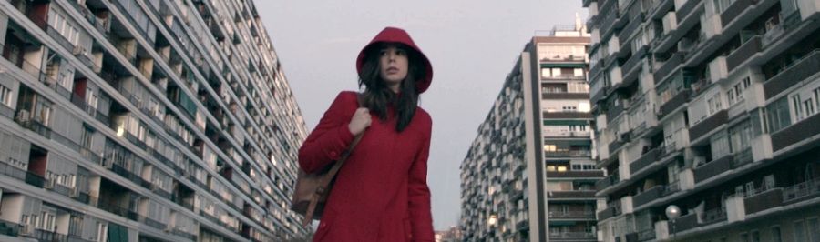 Laia Costa protagoniza Caperucita Roja, el cuento que Antena 3 emite este lunes.