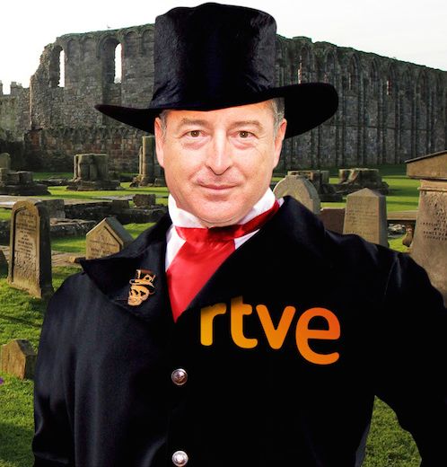 José Antonio Sánchez, director de RTVE, caracterizado como enterrador en un montaje realizado por UGT. /