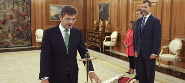 Rafael Catalá jura su cargo como ministro de Justicia. / Efe