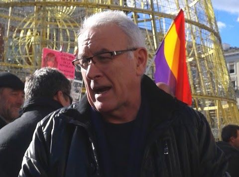 Cayo Lara, esta mañana, durante la concentración celebrada en la Puerta del Sol. / S. D.