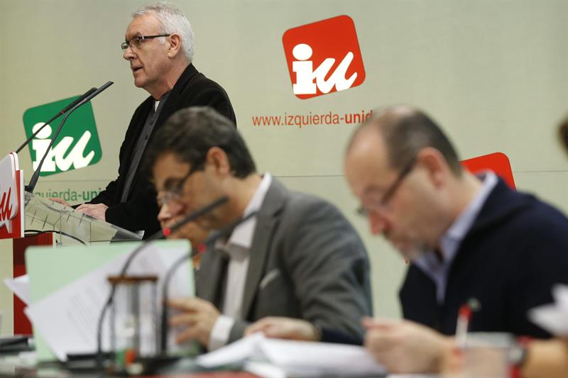 Imagen de la reunión de la Presidencia Federal e IU celebrada este domingo. / Juan Carlos Hidalgo (Efe)