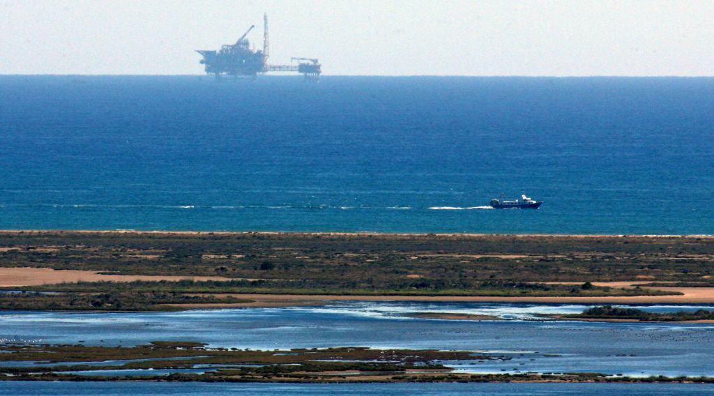 Imagen de archivo de Plataforma ubicada en el Delta del Ebro para almacenar gas en el llamado proyecto Castor. / Efe