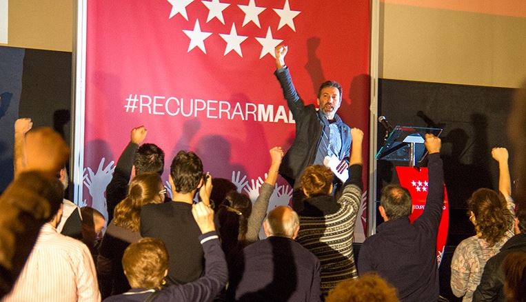 El candidato de IU a la alcaldía de Madrid, Mauricio Valiente, en un momento de su intervención. / Mariano Neyra