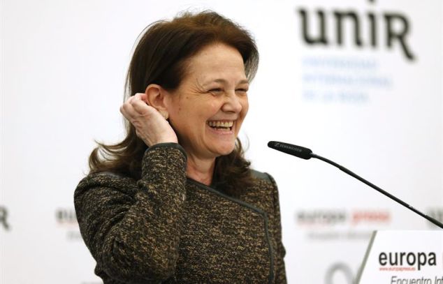 La Secretaria de Estado de Educación, FP y Universidades, Montserrat Gomendio, hoy, durante un desayuno informativo celebrado en un hotel de Madrid. / Chema Moya (Efe)