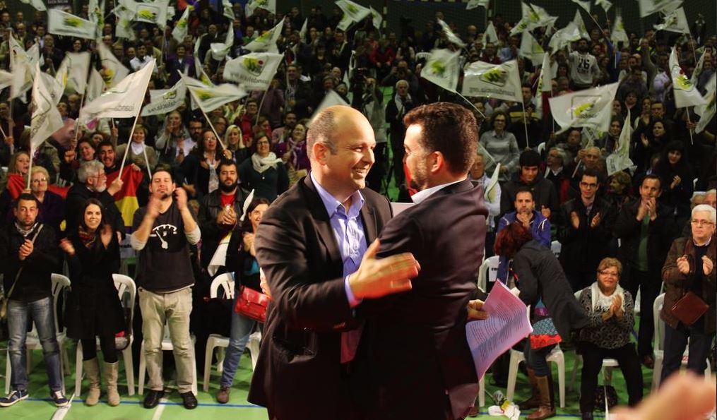 abraza a Maillo, ayer, durante el mitin celebrado en ... / Izquierda Unida